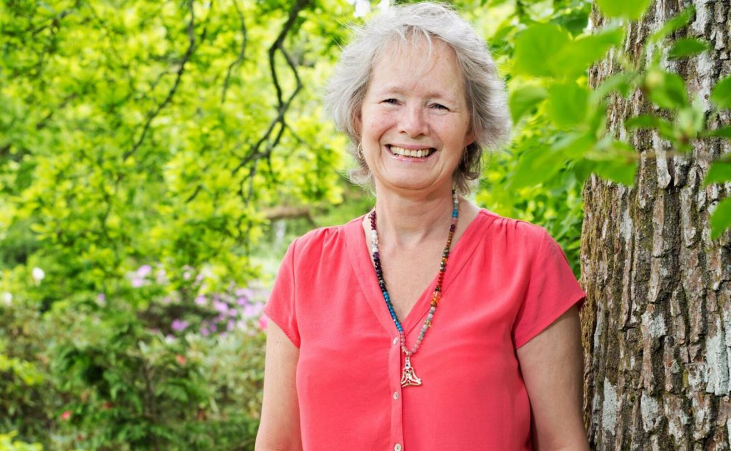 Till slut hittade Lill Lindbäck en väg ut ur arbetslösheten. – Jag känner mig yngre nu än för 20 år sen. Foto: Julia Sjöberg