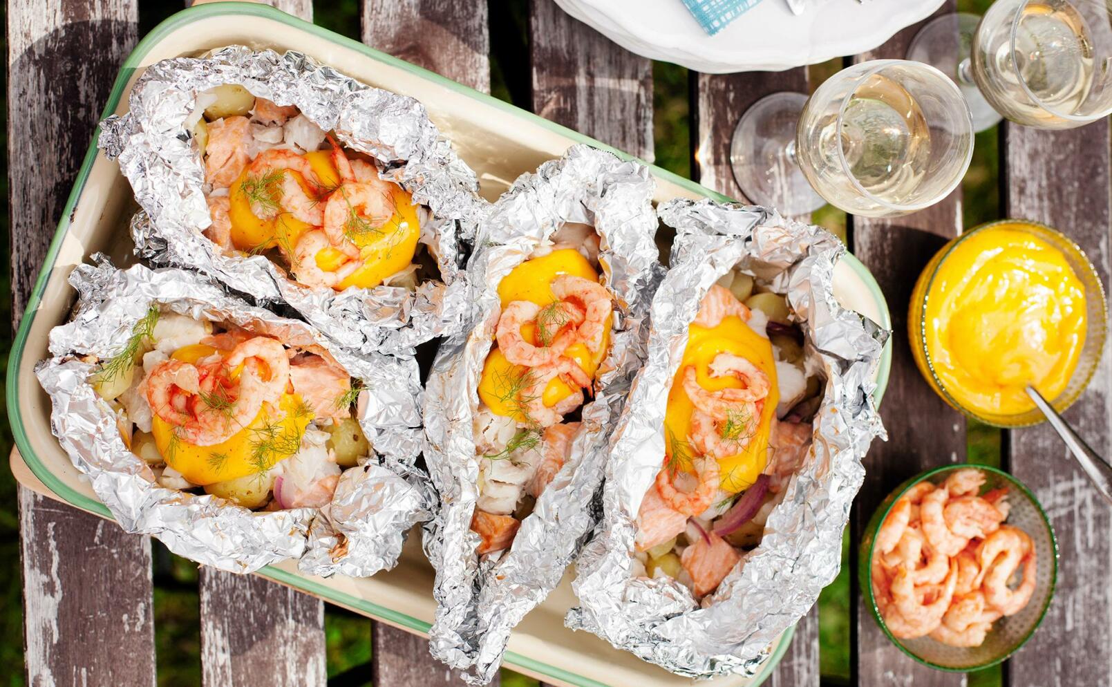 Fiskpaket på grillen