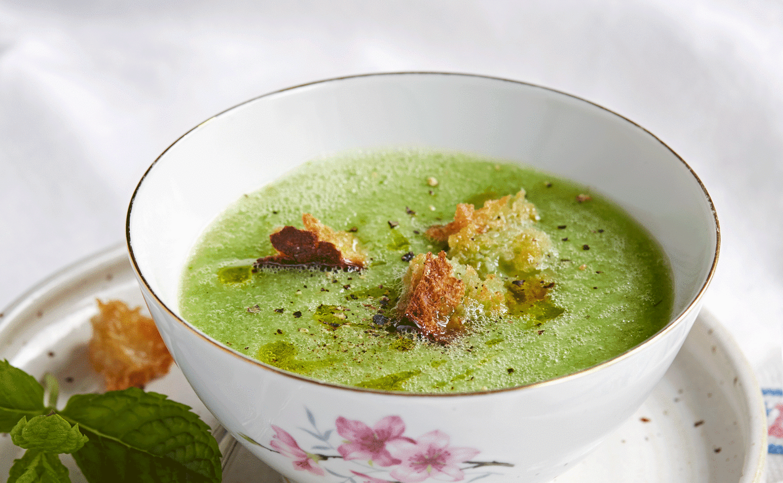 Grön gazpacho med krutonger