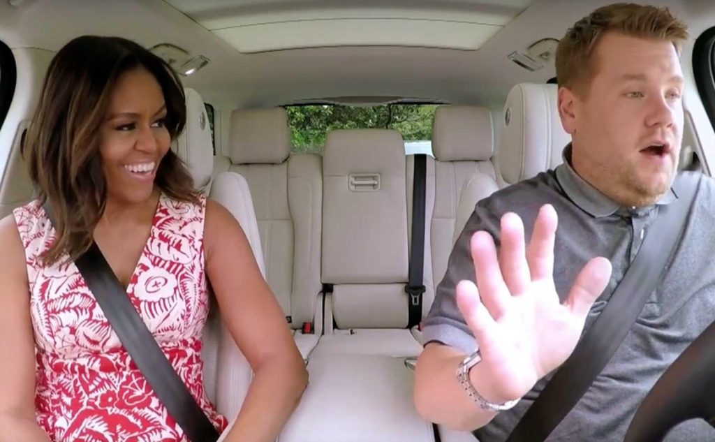 First Lady Michelle Obama och den brittiska komikern James Corden.