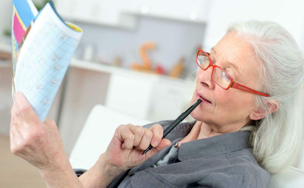 Att lösa korsord kan förebygga Alzheimers, säger forskare från USA. Foto: Bigstock