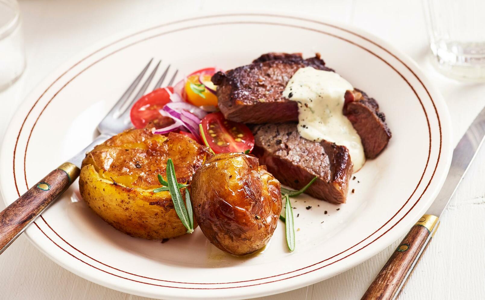 Bakad färskpotatis  med vitlök och örter