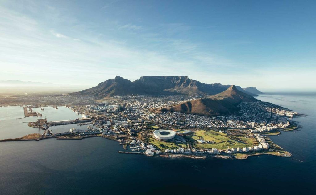 Man har en fantastisk utsikt över Kapstaden från Signal Hill.