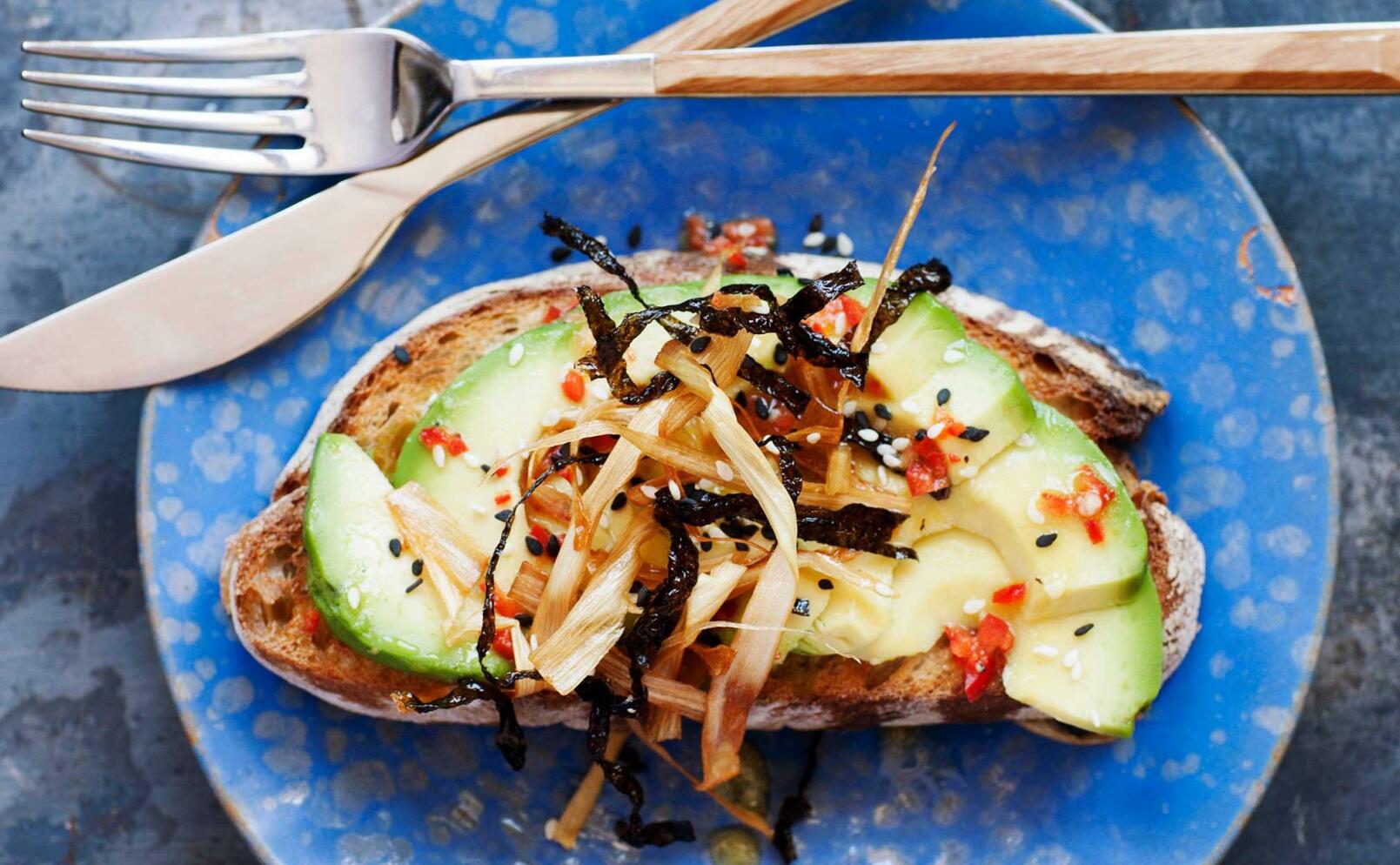 Avokadotoast med friterad purjo