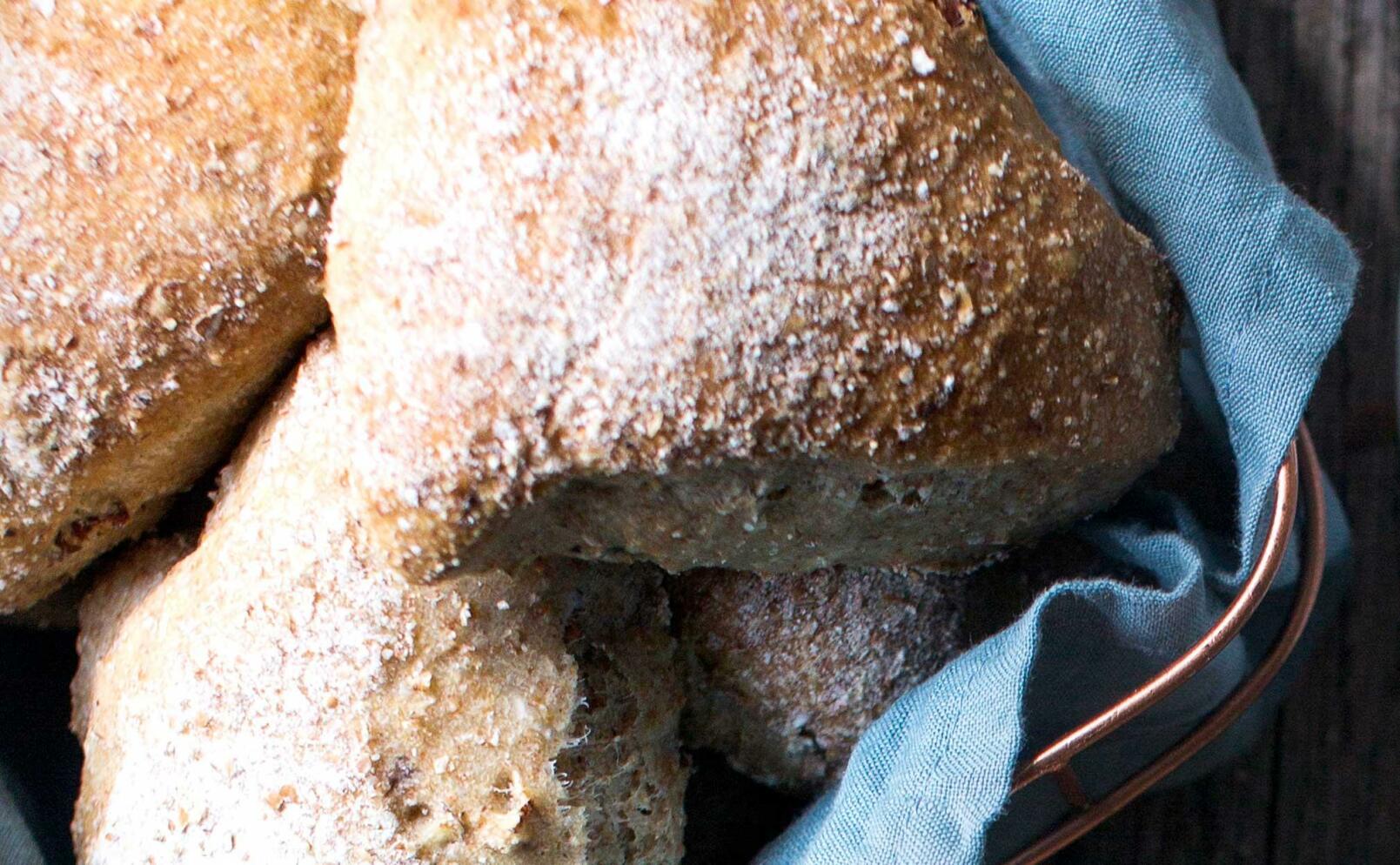 Grahamsbullar med hasselnötter