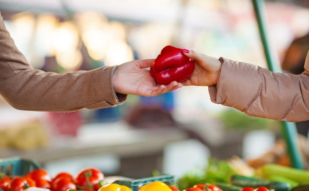 På Ica Supermarket i Hagsätra ledsnade man på att slänga varor som var bra även om bäst före-datum var passerat. Det resulterade i att man stöttar ett hjälpprojekt för fattiga. Bild: iStock