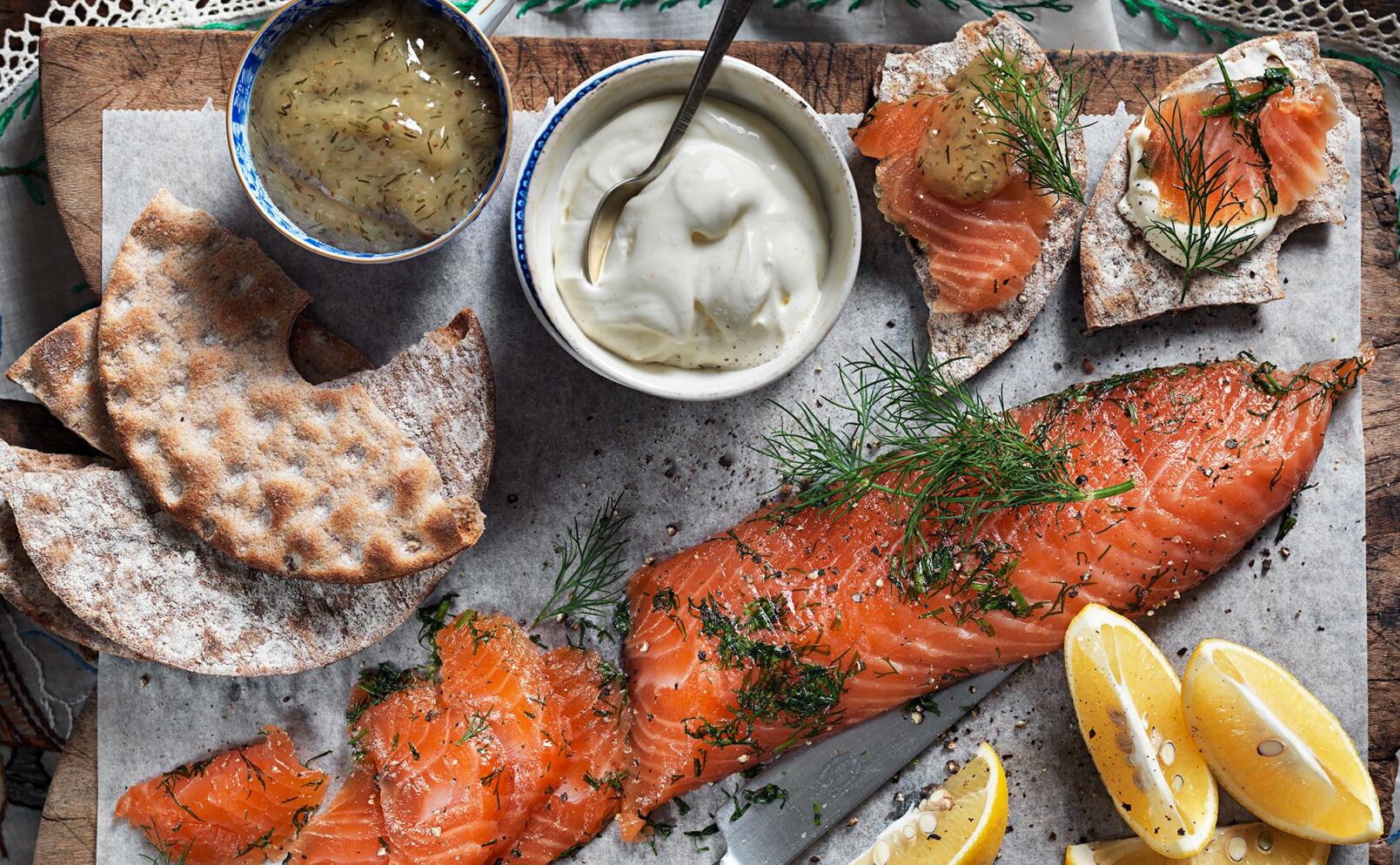 Gravad salmalax med två såser
