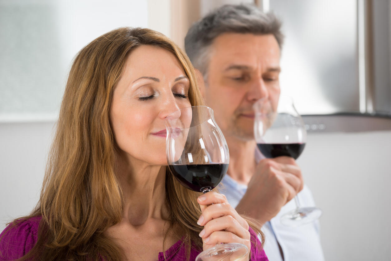 Forskare: Därför är det bra för din hjärna att njuta av ett glas vin ibland