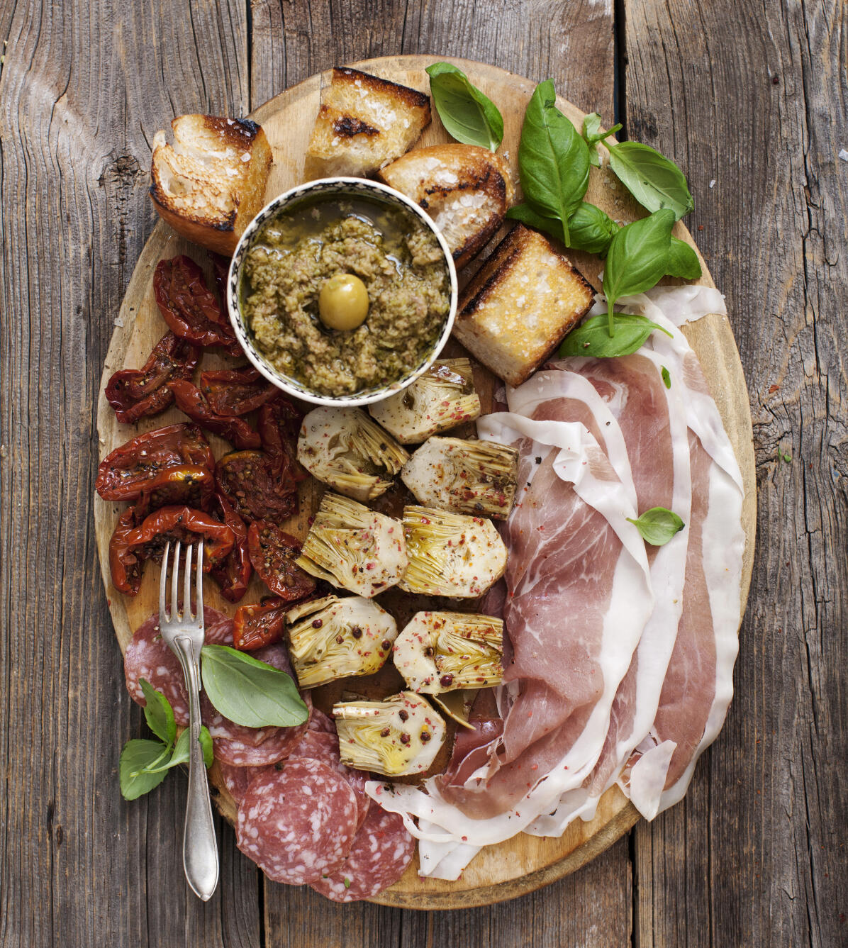 Grön tapenade och antipasti