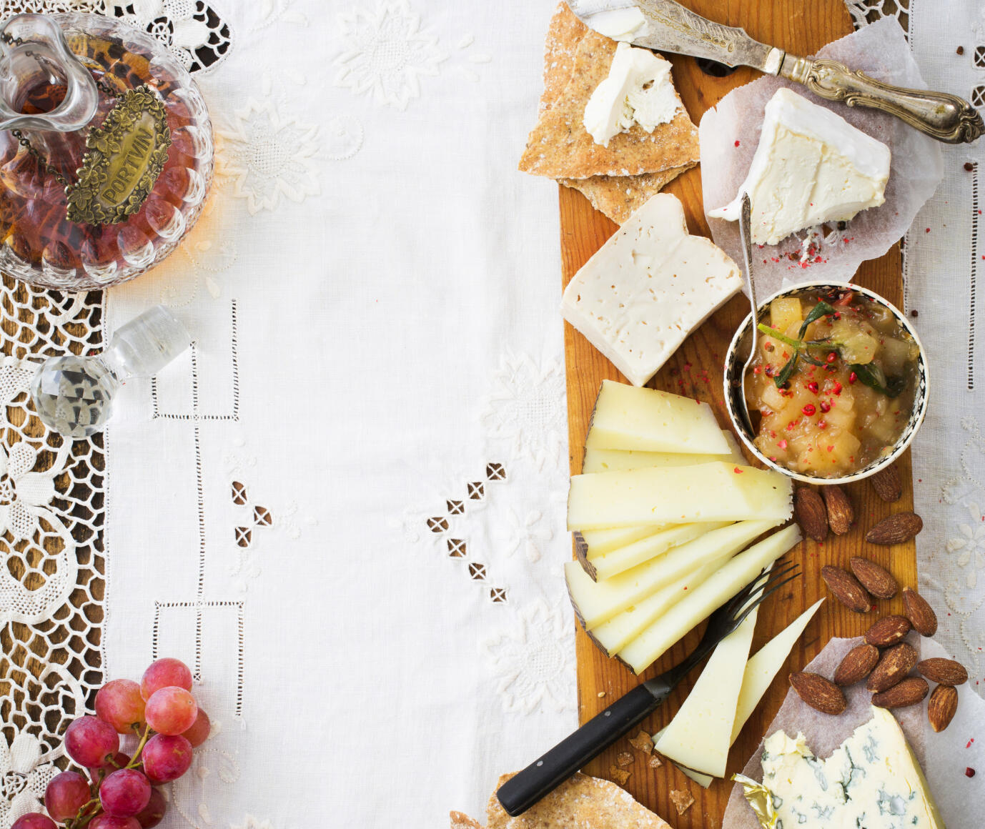 Ostbricka med äppelchutney