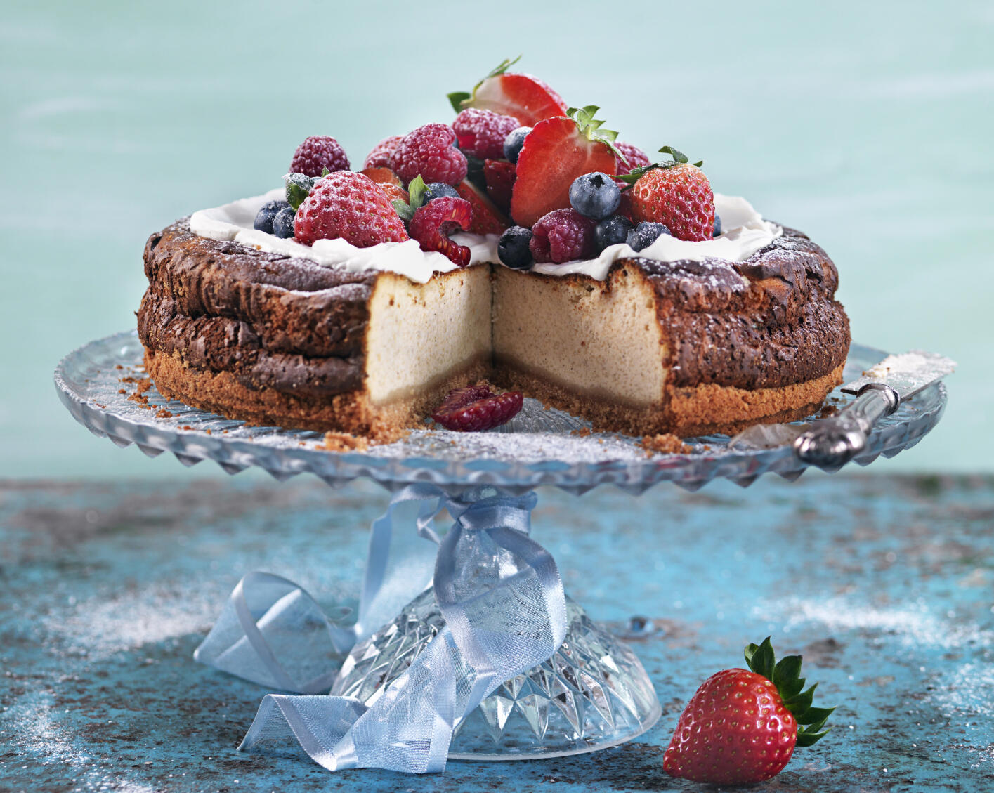 Bakad cheesecake med färska bär