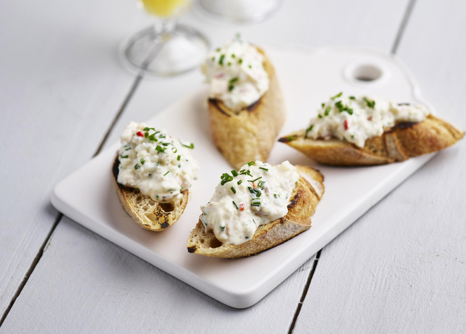 Krabbsnittar med gräslök