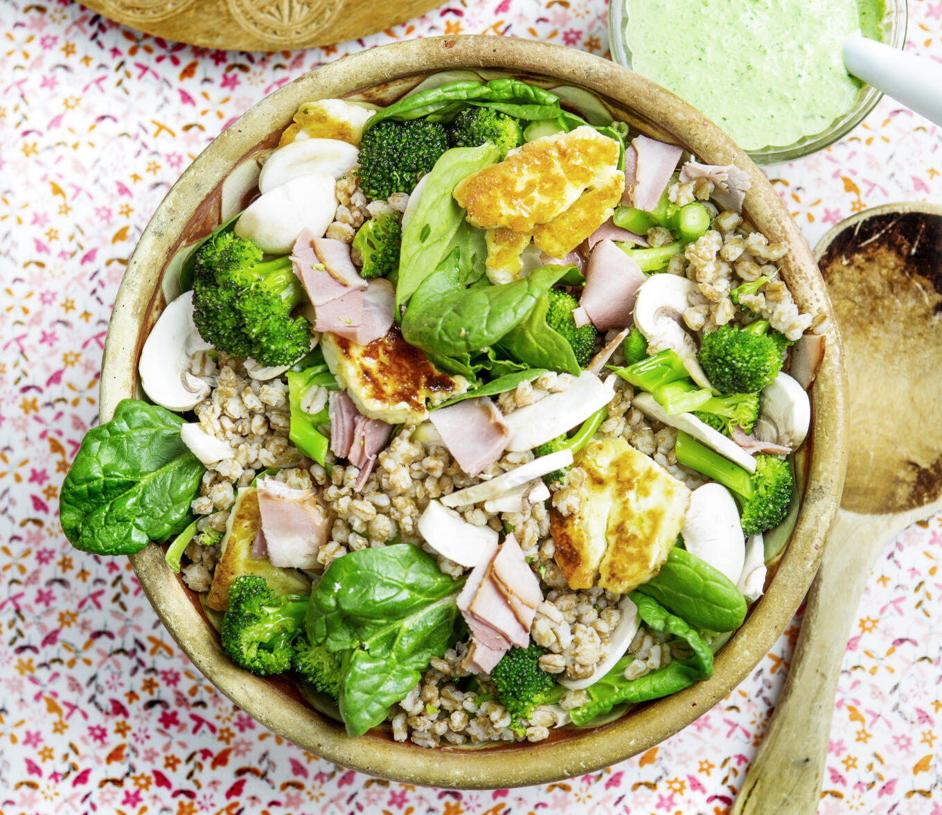 Matvetesallad med spenatsås