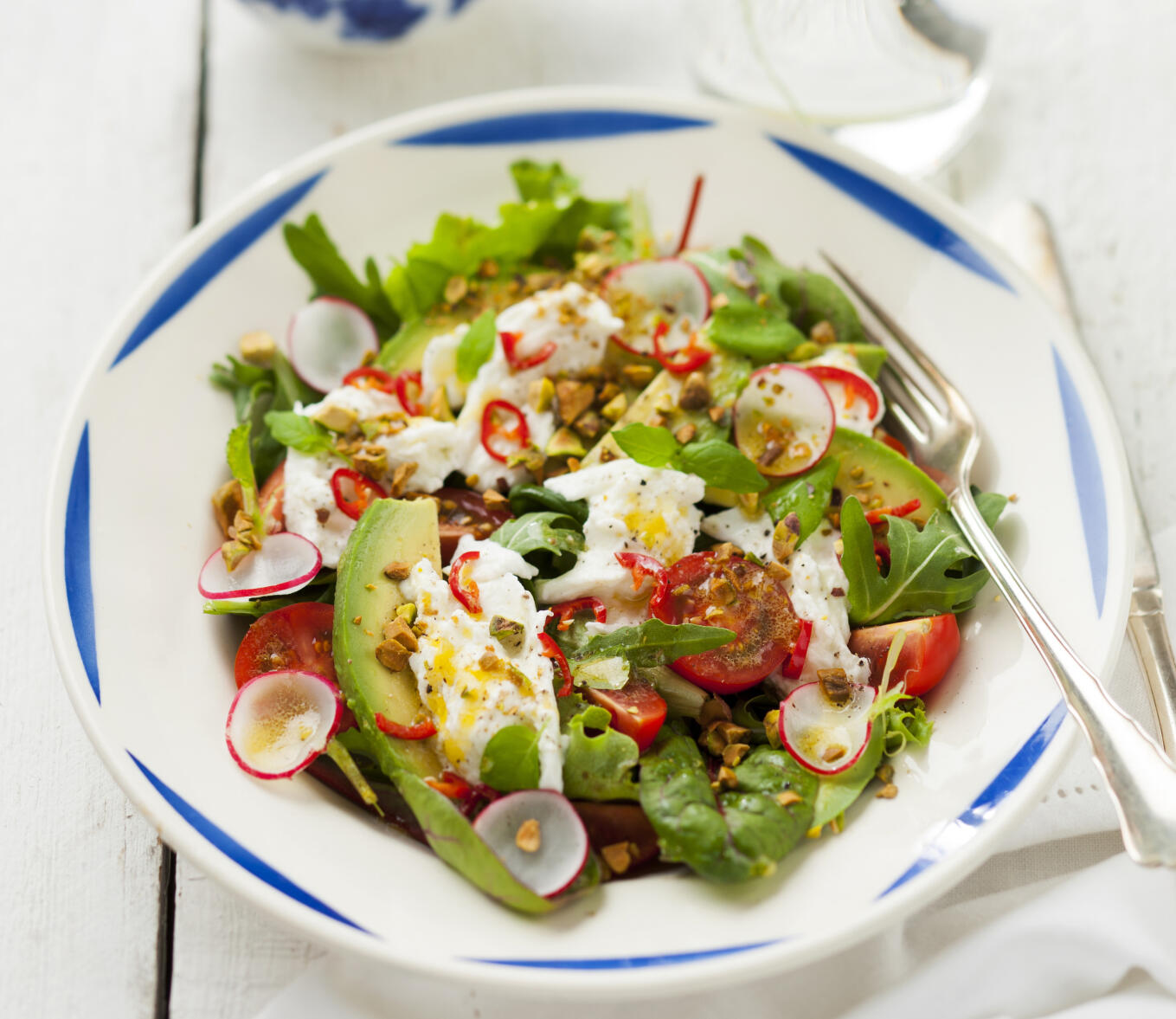 Mozzarellasallad med avokado