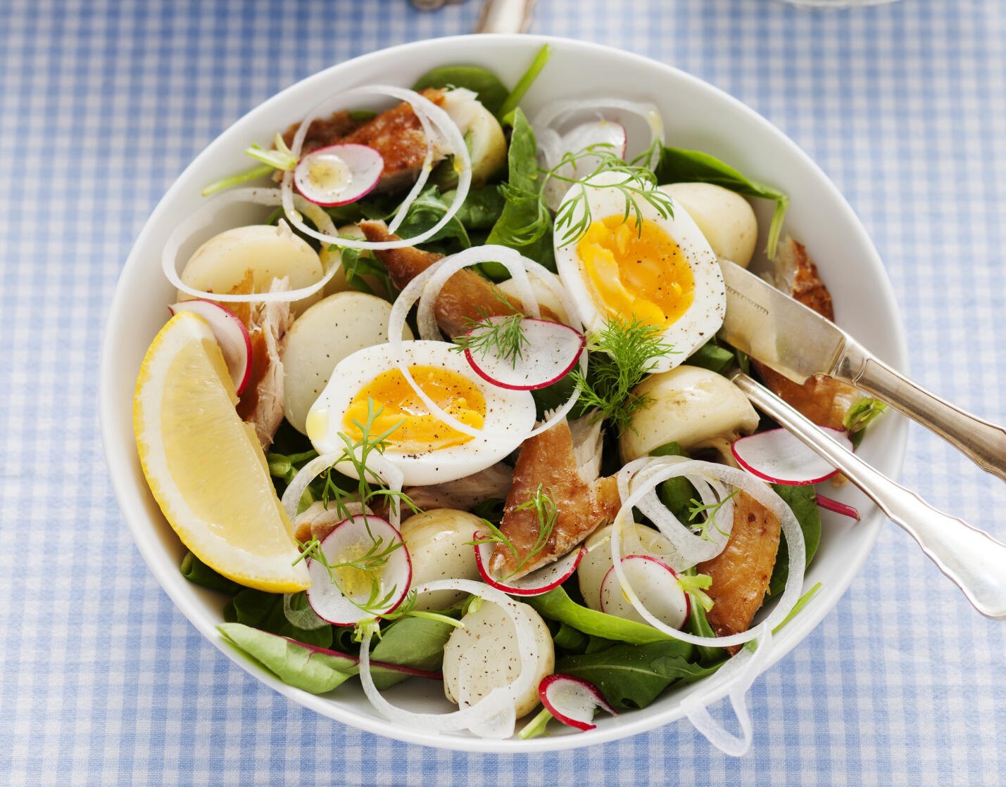 Sallad med rökt makrill