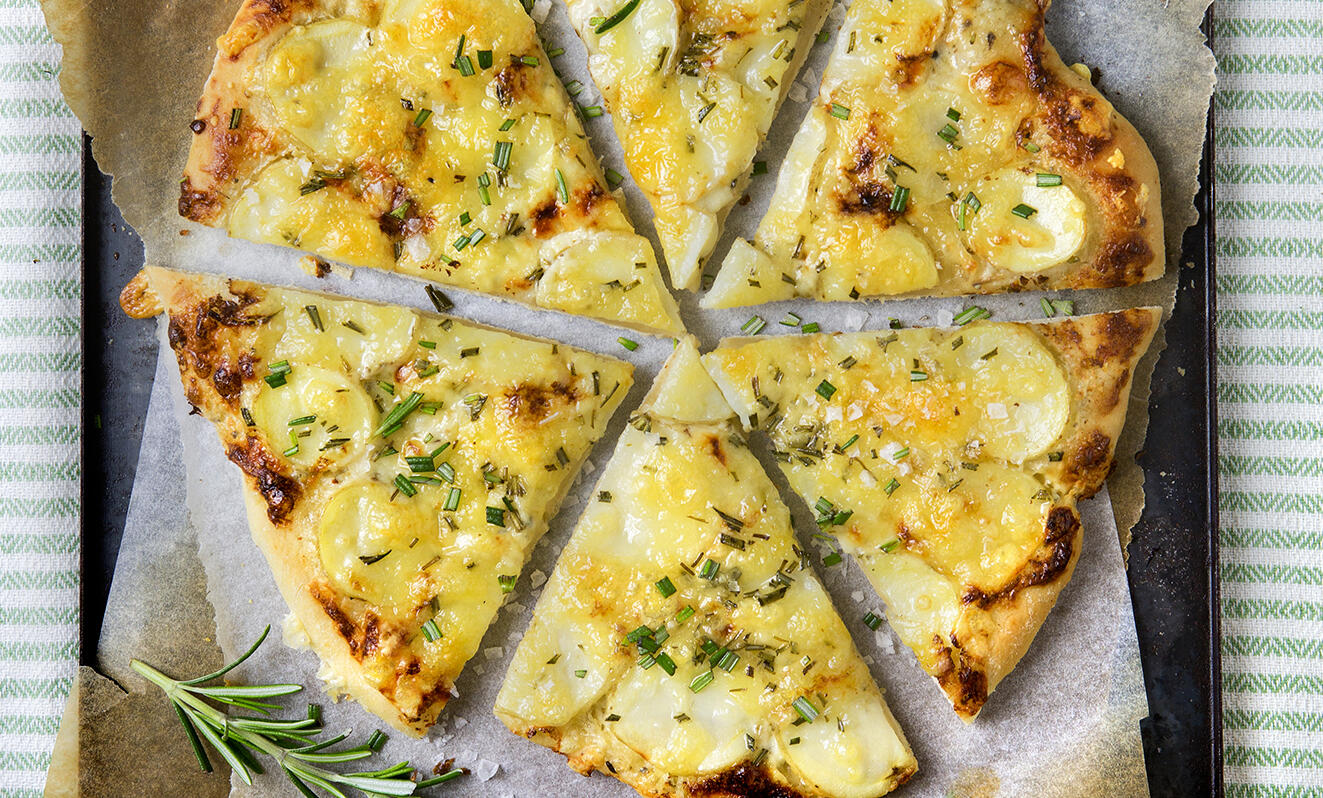 Pizza bianca med färskpotatis