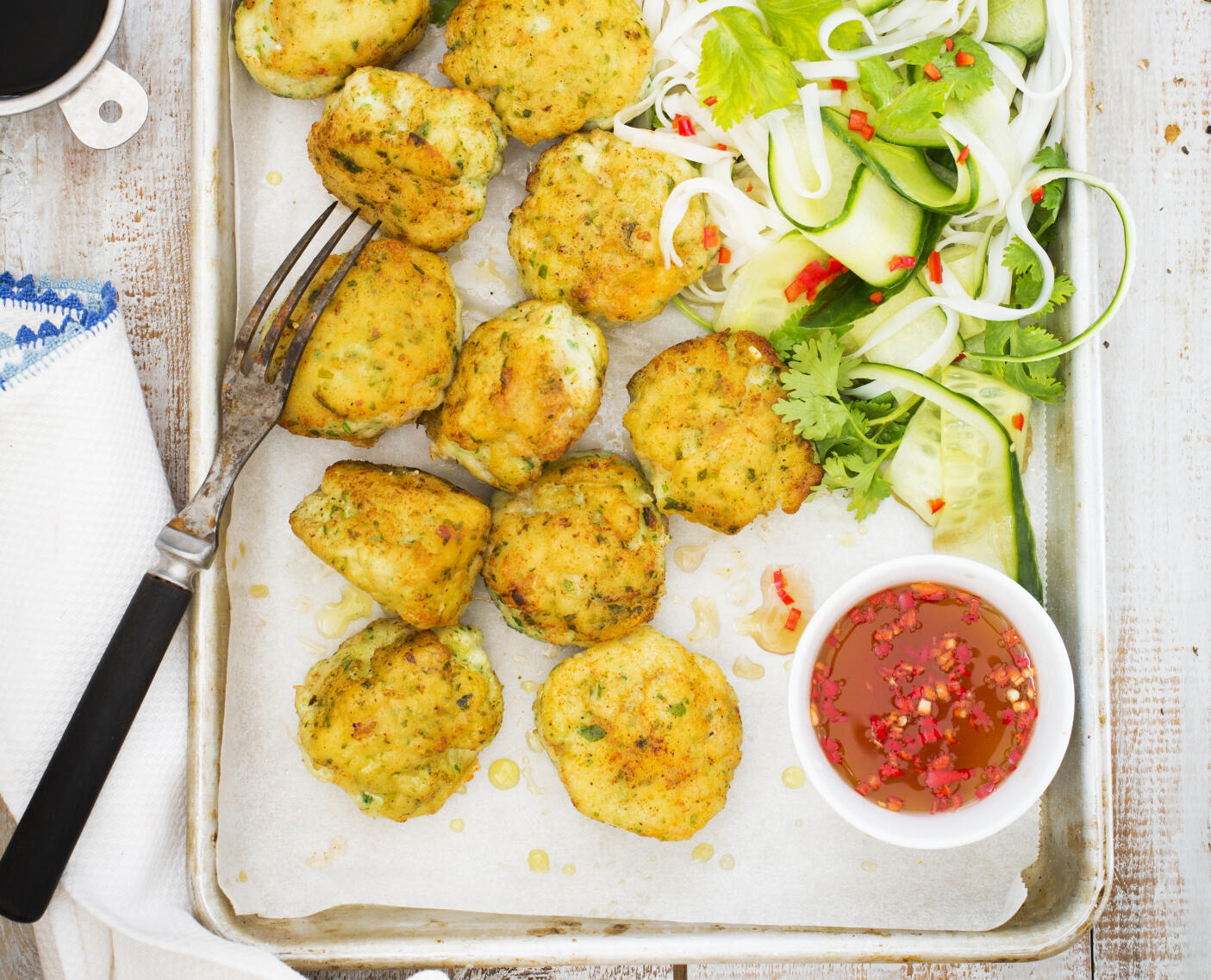 Fiskkakor med nudelsallad