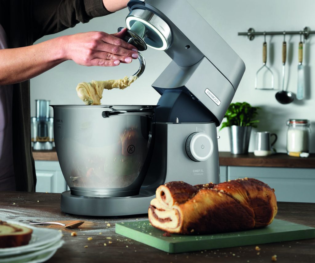 Babka påminner om en saftig vetelängd och kan bakas med flera olika fyllningar. Så tar du hushållsassistenten Kenwood Chef XL Titanium till hjälp för att lyckas. Foto: Kenwood