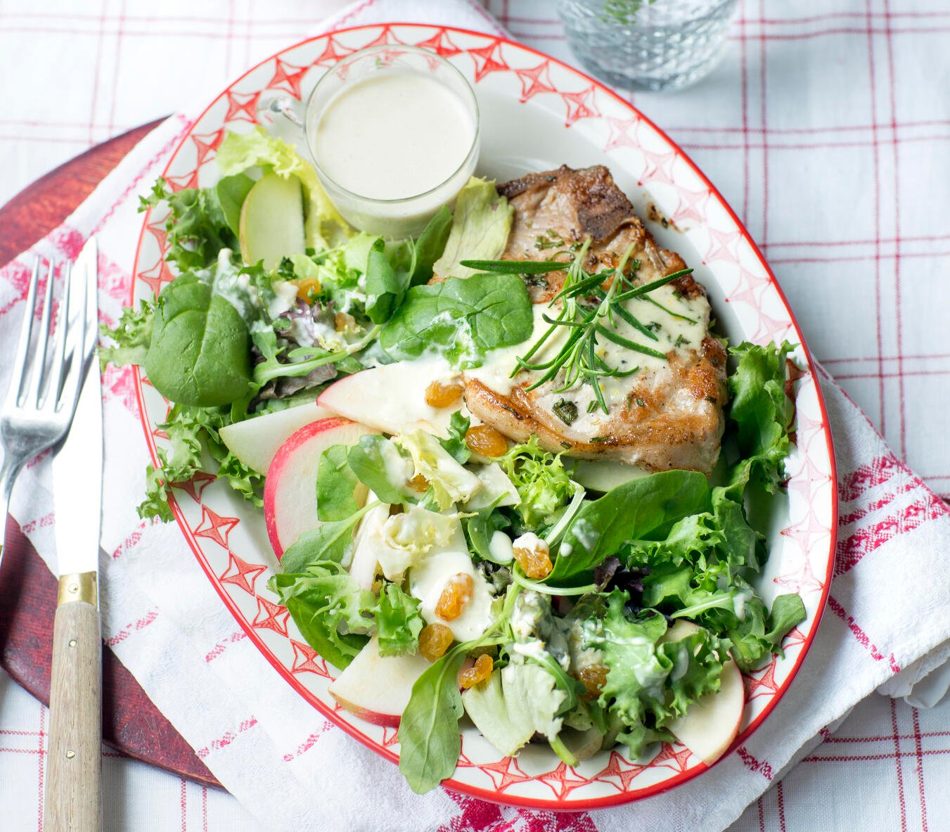 Rosmarinkotlett med äppelsallad