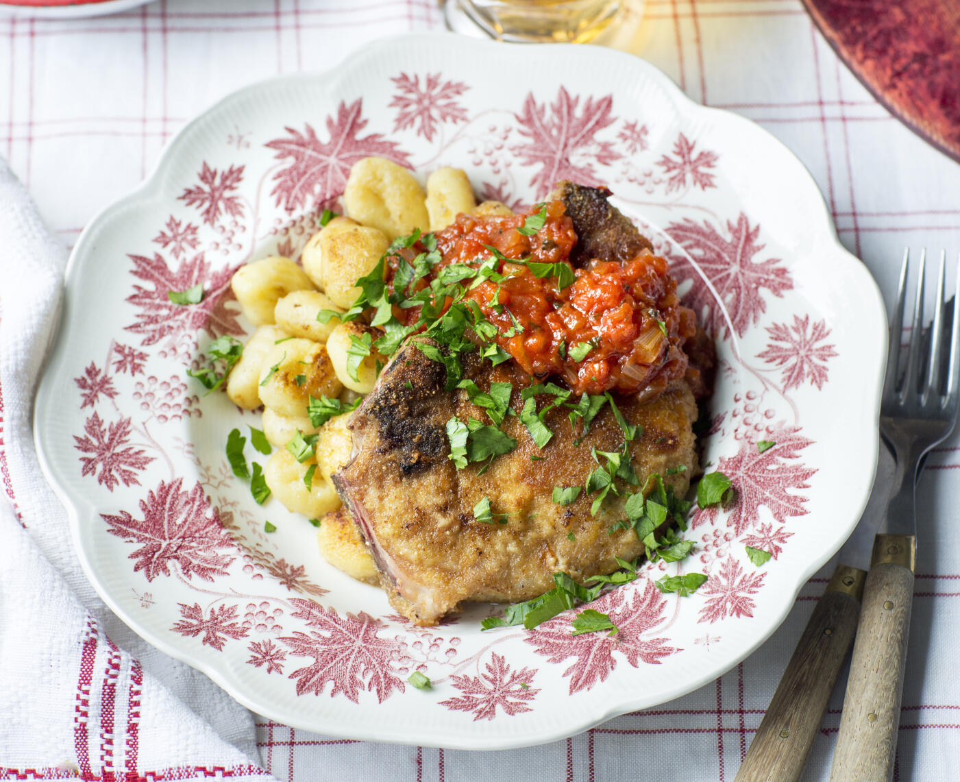 Dijonfylld kotlett med stekt gnocchi