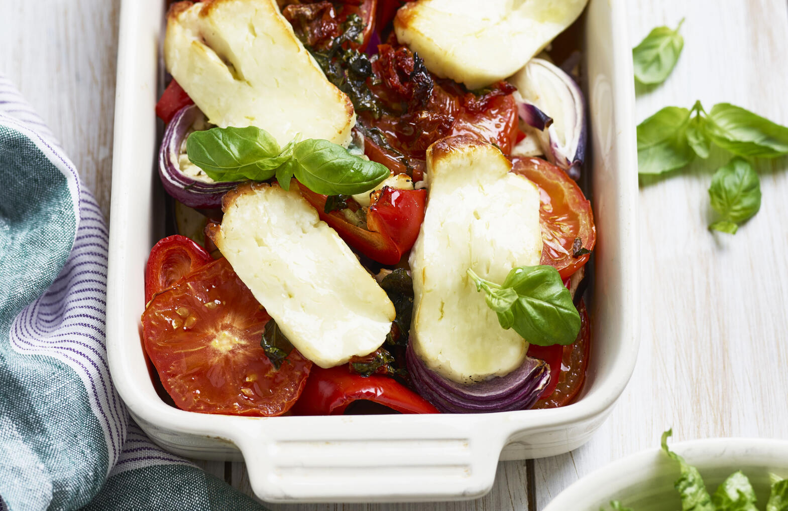 Medelhavsgratäng med halloumi