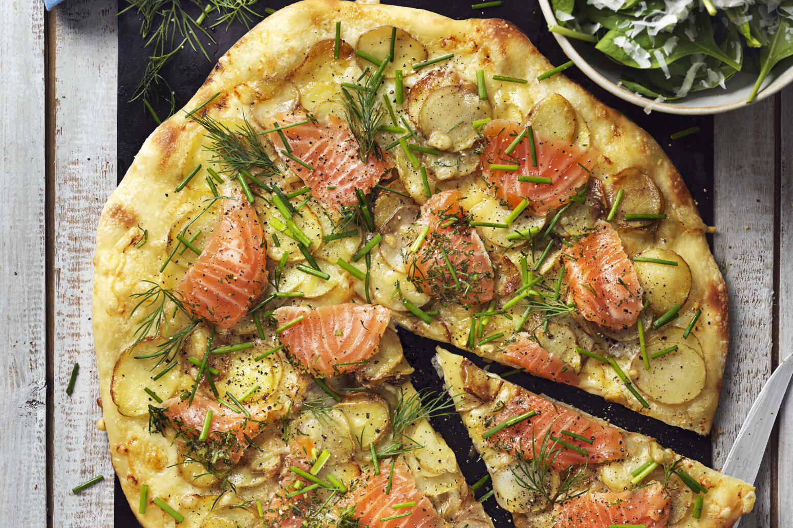 Pizza bianca med färskpotatis