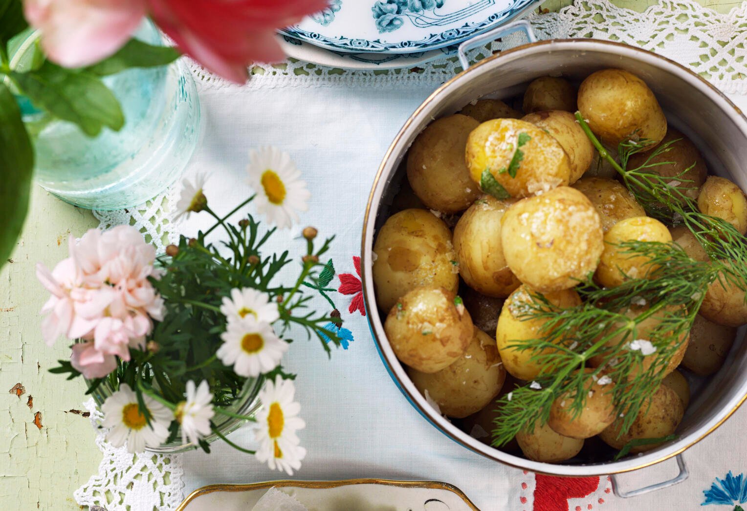 Färskpotatis med ansjovissmör