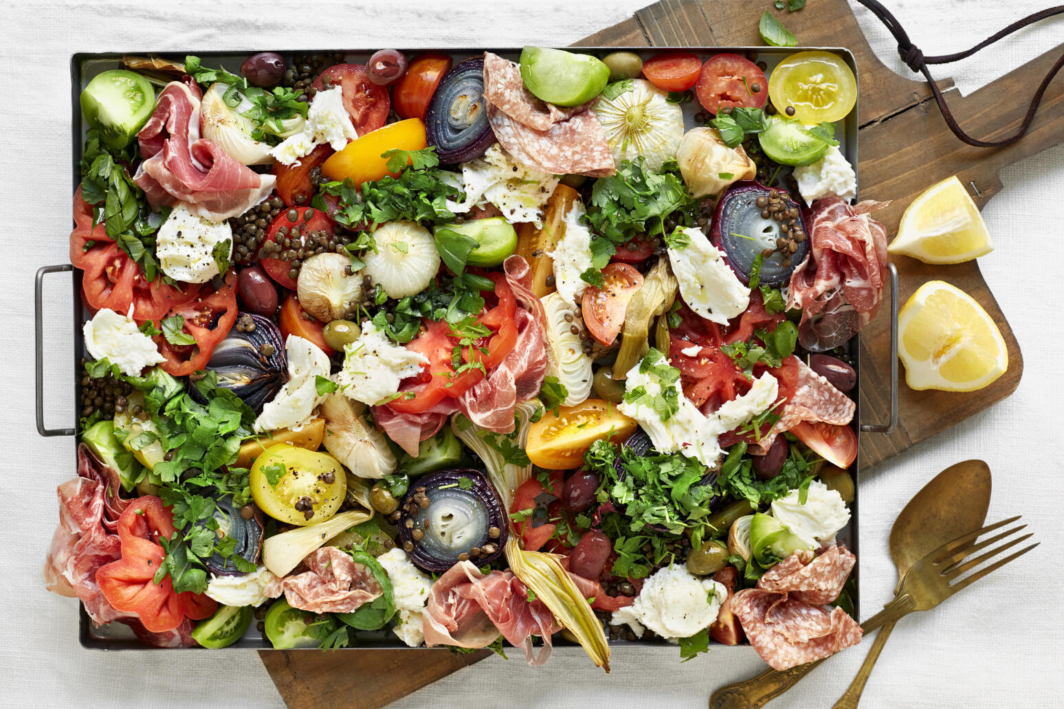 Sommarsallad med bakad lök