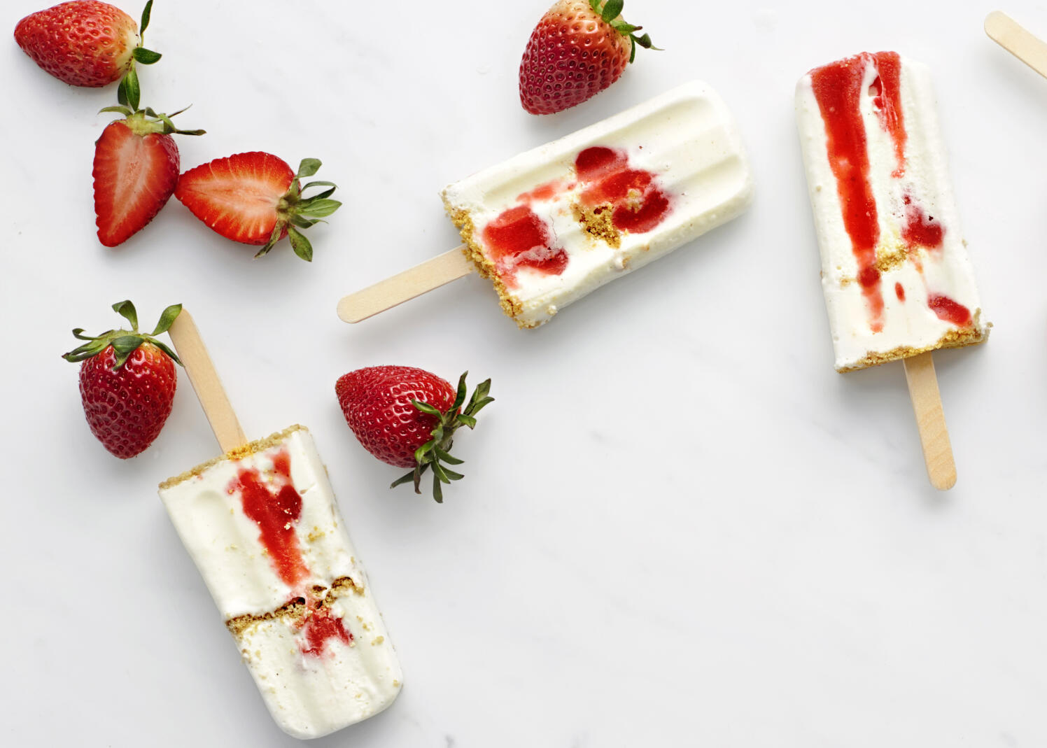 Frusen cheesecake på pinne