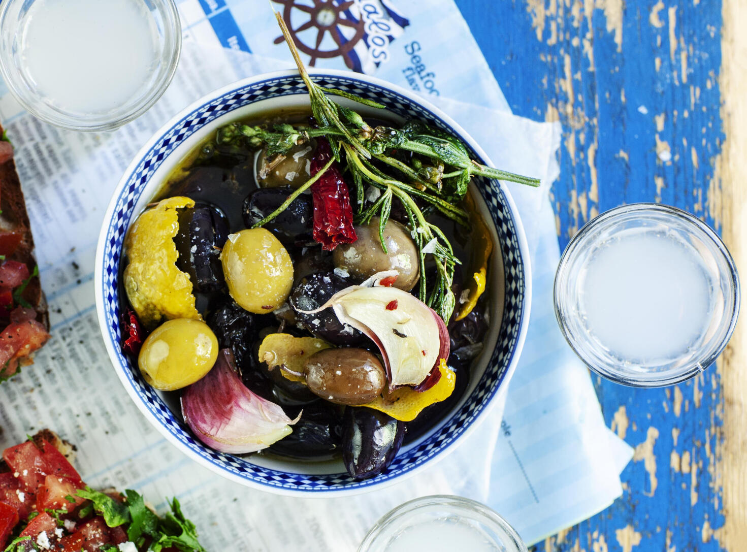 Marinerade oliver med vitlök