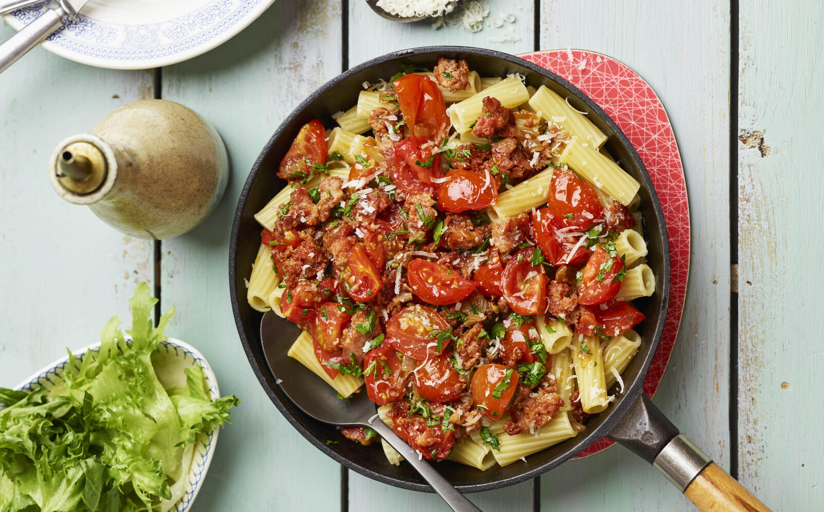 Färsk tomatsås med salsiccia