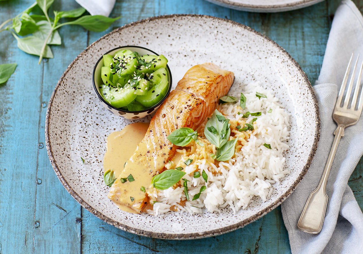 Laxfilé med rödcurrysås