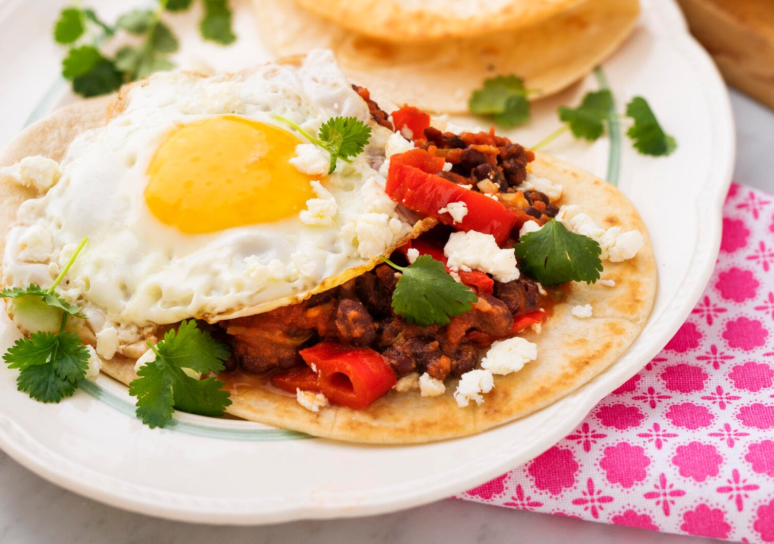 Huevos rancheros med svarta bönor