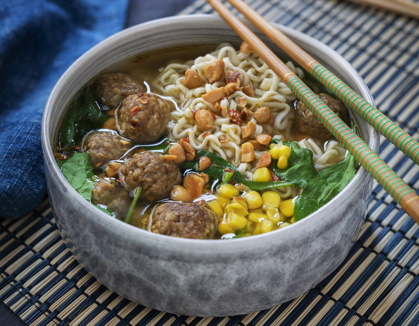 Vegofavorit! – Nudelsoppa med misobullar