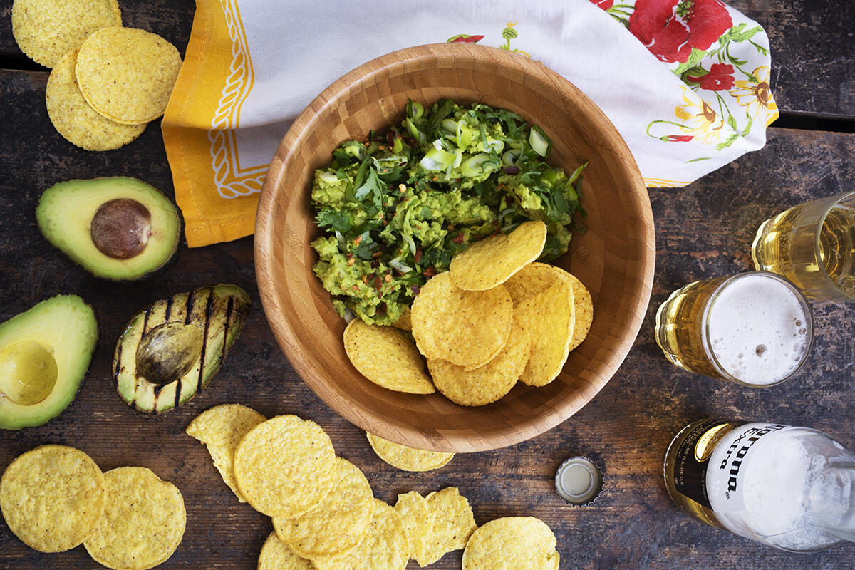 Grillad guacamole med tortillachips