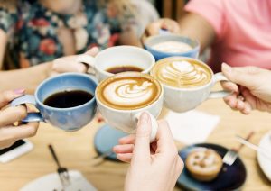 Kaffet är en av världens mest besprutade grödor. Att välja ekologiskt är därför ett klokt beslut. Icakuriren har testat tio sorter. Foto: ULF SVENSSON, GETTY IMAGES