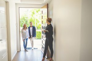 Att hitta rätt mäklare när du ska sälja huset är A och O. Foto: Getty images