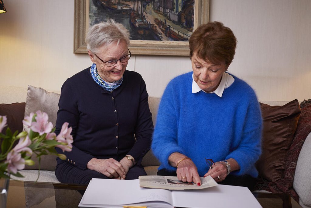 Det var för sju år sedan som Elisabeth fick syn på Marianne i en tidning. – Jag bestämde mig för att skicka ett vykort. Foto: Magnus Selander