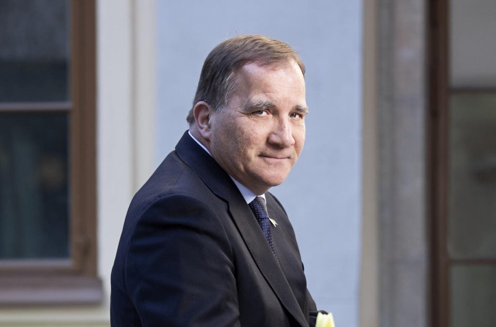 Stefan Löfven har mycket att tänka på, men tar sig ofta tid att ringa mamma Iris på äldreboendet. Foto: Peter Jönsson