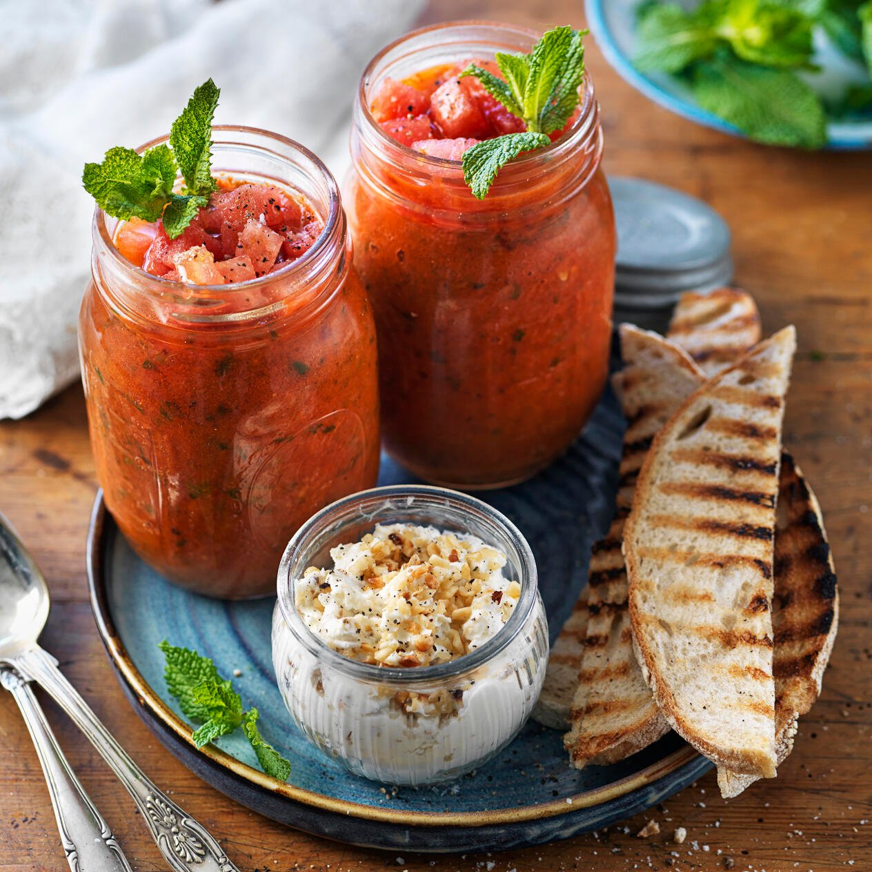 Melongazpacho med getostkräm