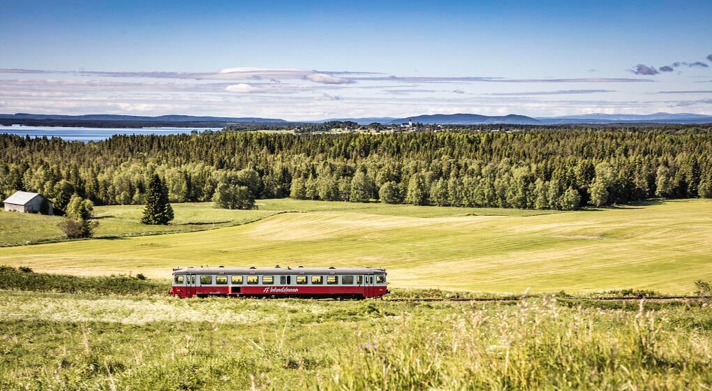 Upptäck Sverige med Inlandsbanan, där naturen bjuder på sitt eget skådespel