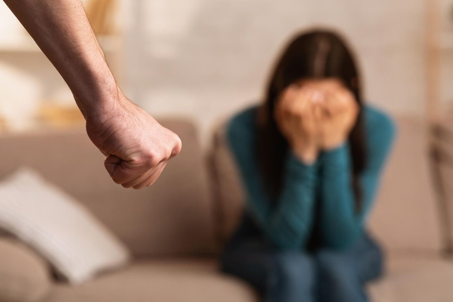 Mäns våld mot kvinnor: ”Det syns inte på utsidan vem som slår”