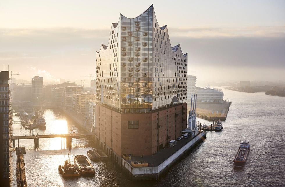 Hamburgs nya landmärke – konserthuset Elbphilharmonie. FOTO: Cooper Copter GmbH