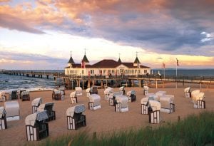 Strandbrygga i Ahlbeck på ön Usedom. FOTO: TMV/ Thomas Grundner. Schwerins slott i kvällssolen. FOTO: TMV/Gänsicke