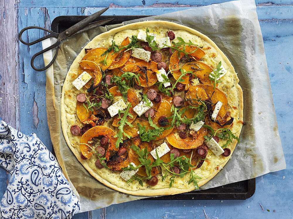 Direkt ur ugnen – Pizza bianca med pumpatopping