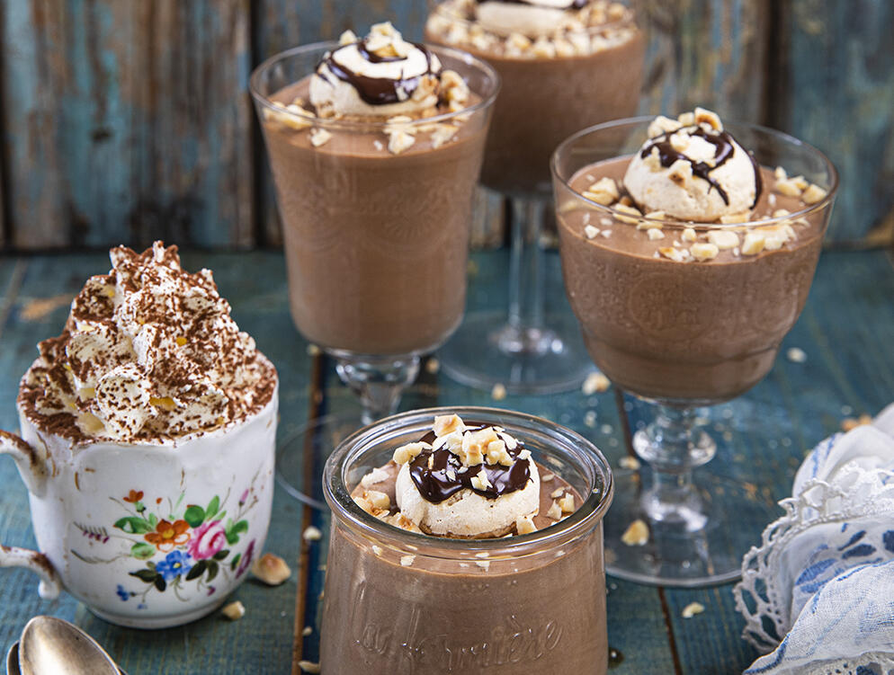 Chokladmousse med maränger & rostade nötter