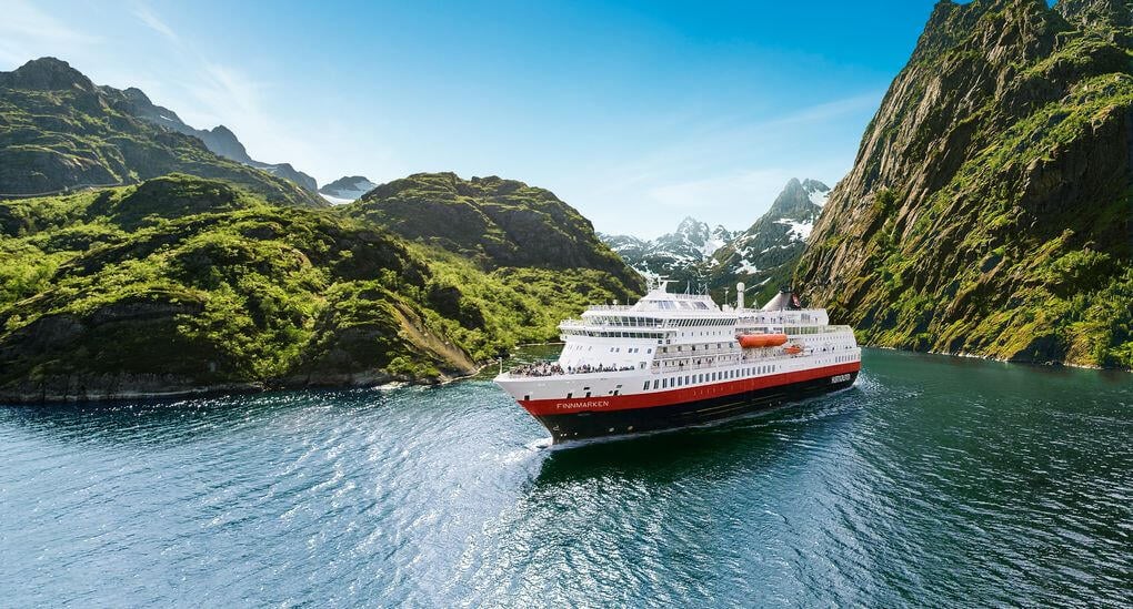 MS Trollfjord byggdes 2002 och är uppkallat efter dramatiska Trollfjorden i Lofoten. Hon har en inredning som präglas av norska trä och stenmaterial, dessutom finns det mycket konst att beundra ombord.