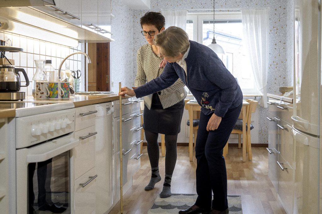 Projektet Bostadsförsöket går ut på att samla in fakta om våra hem för att kartlägga tillgängligheten för till exempel den som sitter i rullstol.