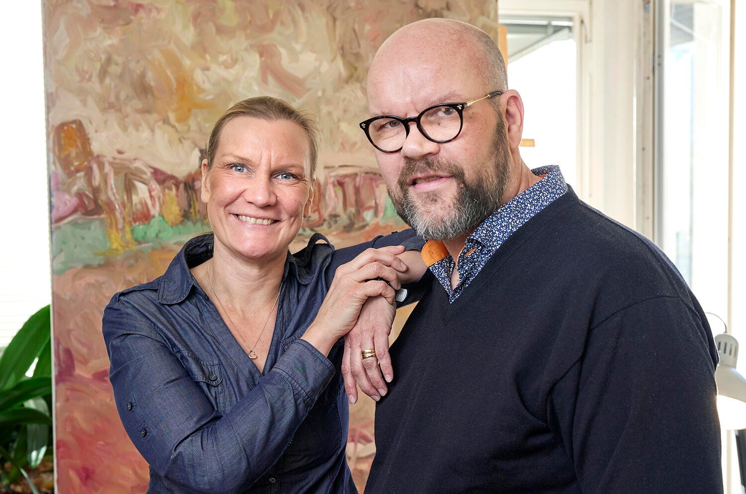 Syskonparet Åsa och Mats har alltid stått nära varandra. Mats är idag konstnär och har ett rätt så bra liv. Åsa blev forskare med schizofreni som specialitet.