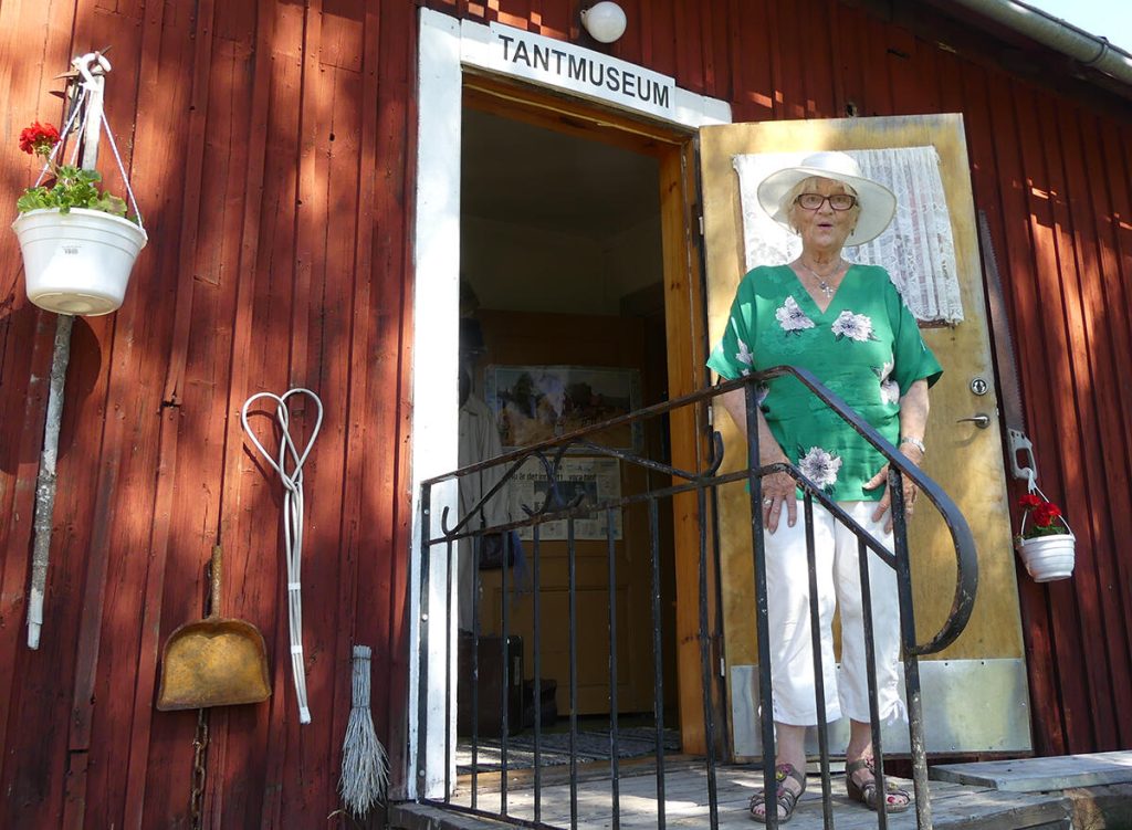 Under sommaren håller Margoth Helgesson öppet lördag och söndag. Andra tider går också bra om man ringer innan.